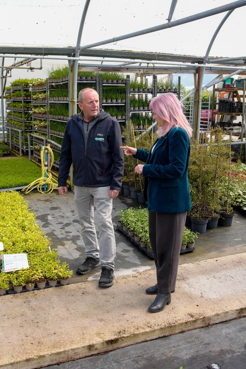 LSRPlaid's tweet image. With @NeilAlcock @Seiontnurseries who laid bare the terrible impact of #Brexit on his plant export and import business. Like many firms I speak to - Neil backs @Plaid_Cymru call to rejoin the #SingleMarket and #CustomsUnion.

#SeiontNurseries 🌱🌳🌻🏴󠁧󠁢󠁷󠁬󠁳󠁿