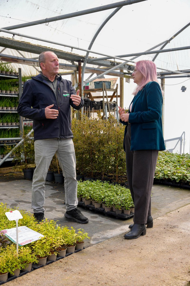 LSRPlaid's tweet image. With @NeilAlcock @Seiontnurseries who laid bare the terrible impact of #Brexit on his plant export and import business. Like many firms I speak to - Neil backs @Plaid_Cymru call to rejoin the #SingleMarket and #CustomsUnion.

#SeiontNurseries 🌱🌳🌻🏴󠁧󠁢󠁷󠁬󠁳󠁿