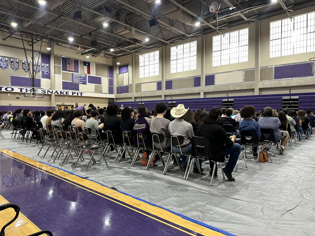 FcaRattler's tweet photo. Congratulations to the graduating class of 2024 from SMHS! We are so proud of you and send blessings for your new journeys. @SMHS_SMCISD #smcisdgrad https://t.co/tbTivB4r7x