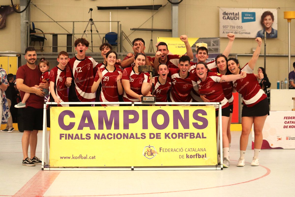 El #Korfbal Club Barcelona i el CK Vallparadís B es proclamen campions de Lliga de 1a i 2a Divisió.

📰 Crònica de les finals i fotografies: korfbal.cat/?p=14626

#korfball #EsportMixt #korfcat #corfbol #SomEsport #Som750mil #esportcat @ufeccat @esportcat
📷 @unnika (1a Div)