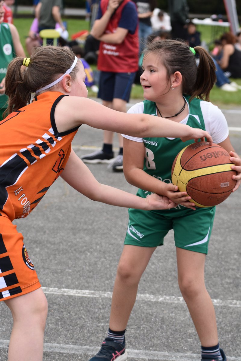 Comitebasket31's tweet photo. 🏀CLAP DE FIN - FNMB 2024🧡
Une cérémonie de clôture grandiose à l'image du weekend passé.
👏 aux 1300 mini-basketteurs-euses (240 équipes)
👏 aux 150 arbitres
👏 aux 80 bénévoles
Rdv l'année prochaine‼️ https://t.co/2TzuWsyvJT
