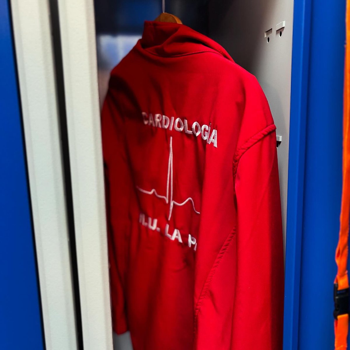 Fin de unos años tan gratificantes como intensos. Gracias al equipazo de Cardiología La Paz por cada momento y enseñanza que nos llevamos. Mis queridos resis: sin palabras. Ha sido un verdadero honor ser parte de este equipo. 💛💫