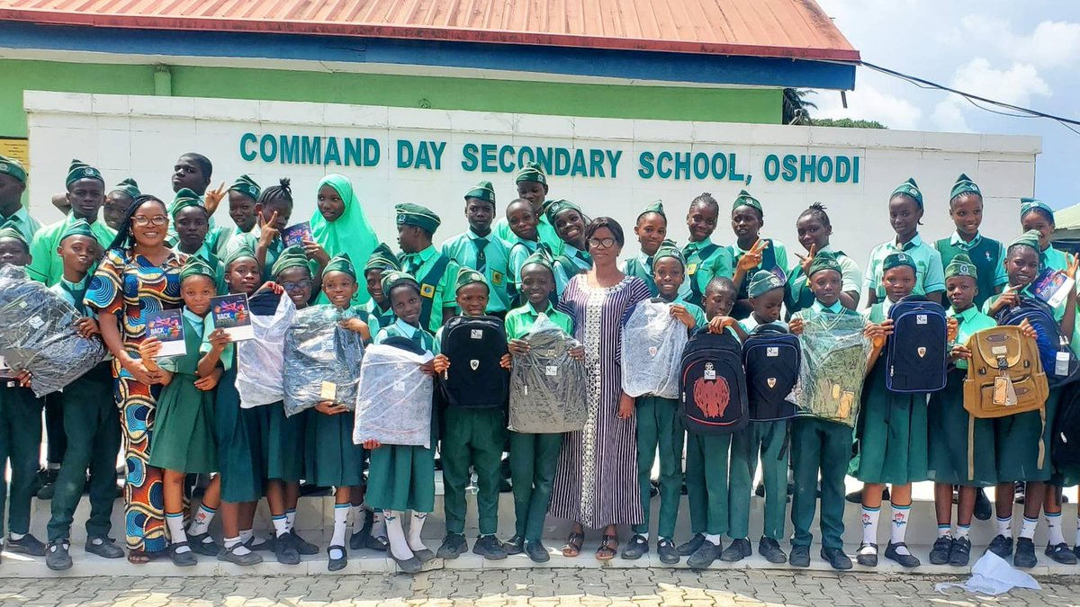 rexinsure's tweet photo. Royal Exchange General Insurance donates books, school bags To Command Day Secondary School to nark Int'l Children's Day.
#RoyalExchangeInsurance #ChildrensDay #CSR #Regic https://t.co/JjPxzVfTgk