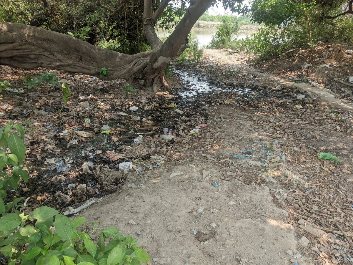 RitvikChandel7's tweet photo. @CdoHardoi @uppanchayatiraj @mopr_goi @MoRD_GoI
हरदोई जिले के अहिरोरी गांव में पवन सिंह चंदेल के घर के सामने OMC पिलर P-17 के पास जमा घूरे और कचरे को तुरंत साफ करवाएं यह गंदगी बीमारियाँ फैला सकती है और दुर्गंध फैला रही है भविष्य में घूरे फेंकने पर रोक लगाई जाए
पवन 
8808761761 https://t.co/C9OsSgSnWi