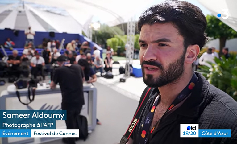 AFP Communications (@afpcom) on Twitter photo 📺 <a href="/SameerAlDoumy/">Sameer Al-Doumy</a> dans le journal de <a href="/3_alpes/">France 3 Provence-Alpes</a> <a href="/F3cotedazur/">France 3 Côte d'Azur</a>
📸 L’équipe photo de <a href="/Francetele/">France Télévisions</a> a suivi le photographe #AFP afin de tracer son parcours, de la guerre en Syrie aux marches du Palais des festivals de Cannes.
👉 Regarder le reportage : u.afp.com/saf 📺 <a href="/SameerAlDoumy/">Sameer Al-Doumy</a> dans le journal de <a href="/3_alpes/">France 3 Provence-Alpes</a> <a href="/F3cotedazur/">France 3 Côte d'Azur</a>
📸 L’équipe photo de <a href="/Francetele/">France Télévisions</a> a suivi le photographe #AFP afin de tracer son parcours, de la guerre en Syrie aux marches du Palais des festivals de Cannes.
👉 Regarder le reportage : u.afp.com/saf