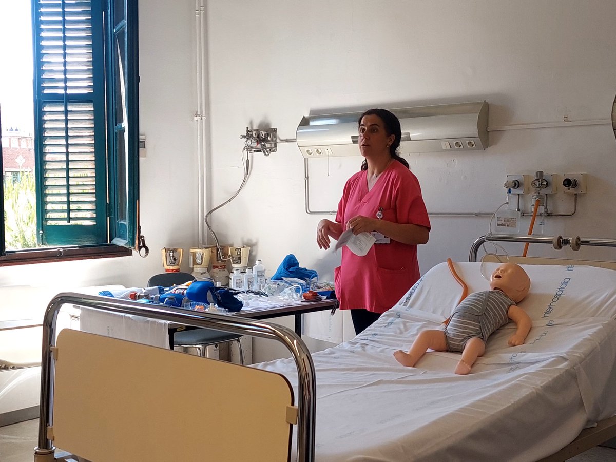 🩺🧰 Avui, taller de RCP pediàtrica al màster 'Atenció infermera al nen i adolescent' de @EuiSantPau amb la Dra. @SoniaBrio. Seguim aprenent! 👏👏👏👏💪💪💪 #habilitats #RCPpediàtrica #orgullEUI