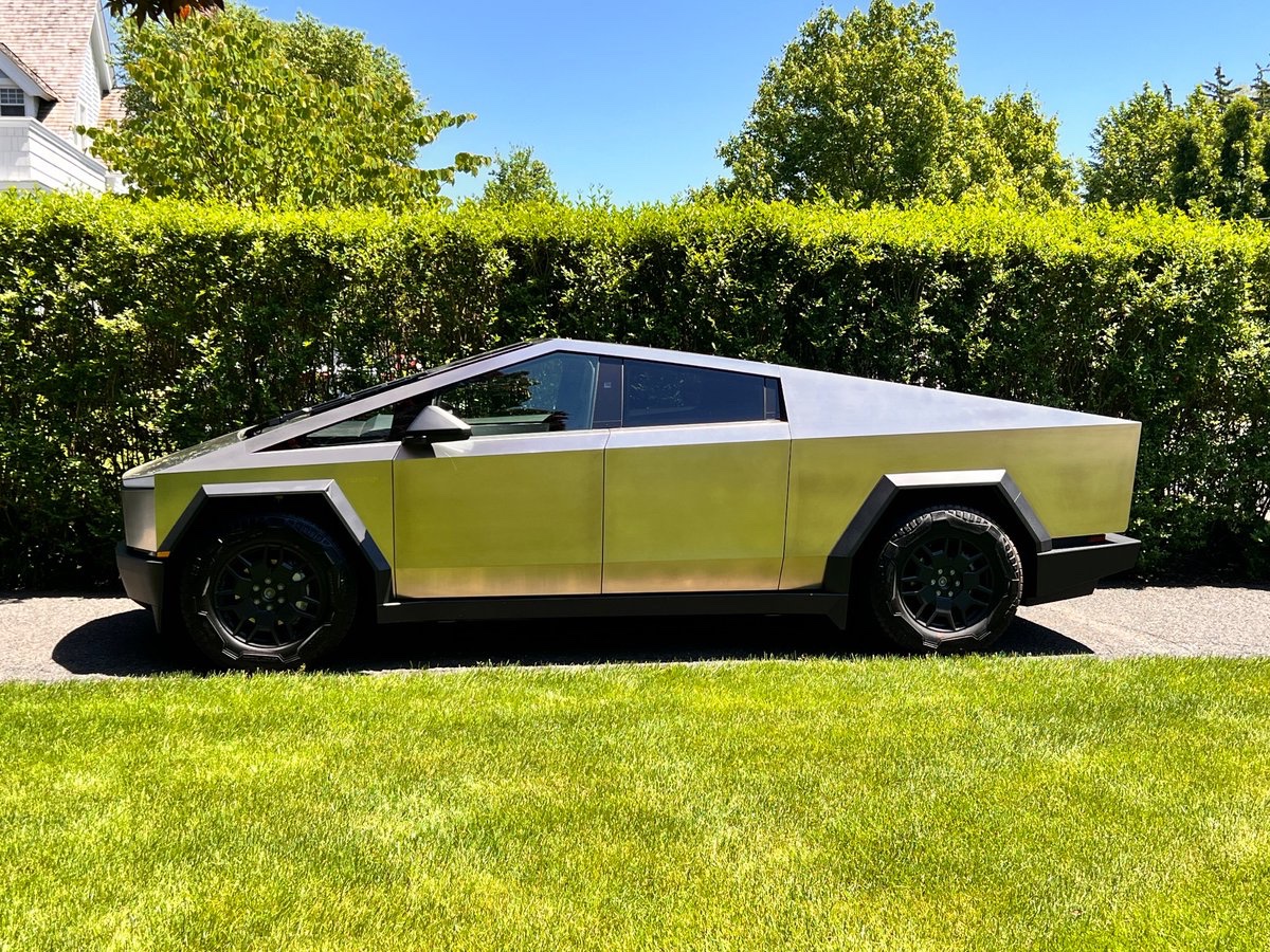 Never gets old. True beauty. Who agrees and why? If you don’t get it- why??

I also have a 65 Chevelle, 2 jeep wranglers, Mercedes G wagons , Sprinter van and many other cars. So I’m not biased to electric.
