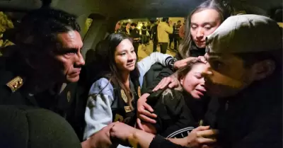 JoseLuisGil1000's tweet photo. Rechazo expresiones agraviantes contra @PoliciaPeru de caviares y zurdos, que quieren desmerecer y poner en duda rescate de joven empresaria Jakecline Salazar de manos de sus secuestradores.
Hay que ser miserables de espíritu para no reconocer el valor de policías.
@MininterPeru https://t.co/PHMNsQqeoc
