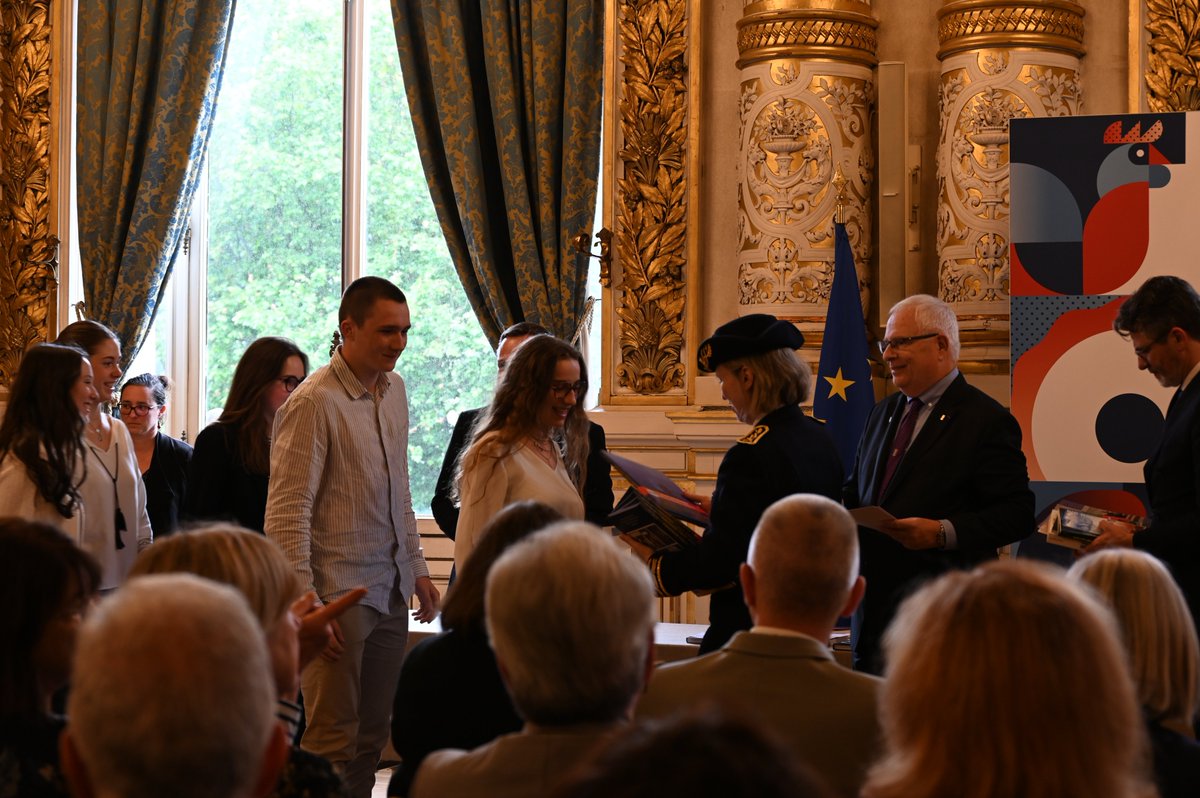 Aujourd'hui, la préfète F. BUCCIO a présidé la cérémonie de remise des prix du concours National de la Résistance et de la Déportation.
Bravo aux élèves pour leur participation et leurs projets.
