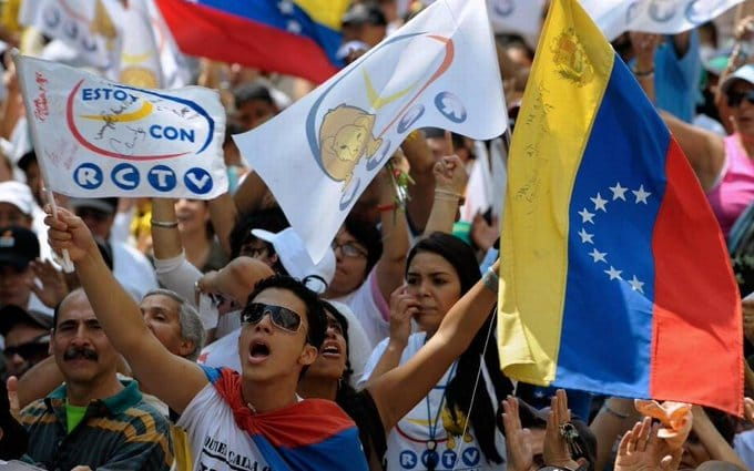 Hoy se cumplen 17 años del injusto cierre de #RCTV, uno de los medios más antiguos del país y con una amplia e impecable trayectoria. Desde #UNT lamentamos el cierre arbitrario de este medio de comunicación y nos mantenemos en la lucha por instaurar la libertad de expresión, el