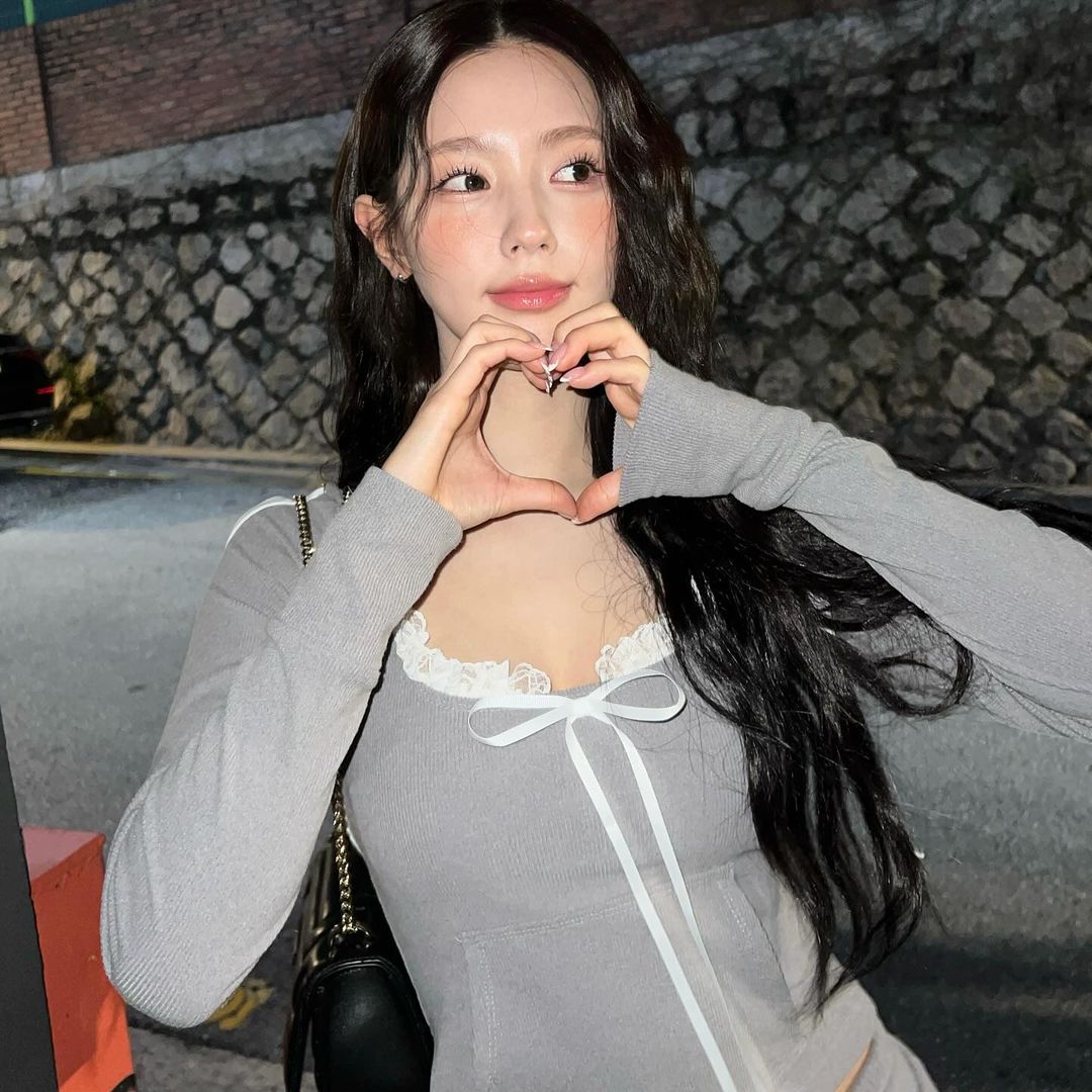 gotta capture the perfect pic for 𝐧𝐞𝐯𝐞𝐫𝐥𝐚𝐧𝐝! ˖°📷 ༘