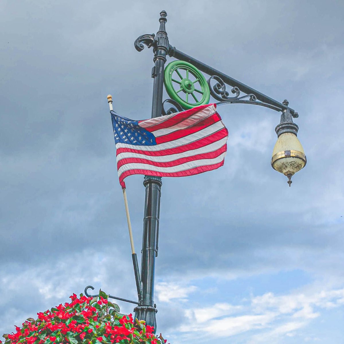 ahedcva's tweet photo. Today and every day, we honor and remember those who made the ultimate sacrifice for our country. 🇺🇸 #MemorialDay https://t.co/sPcug4ef6X