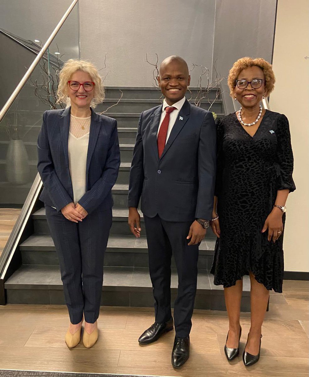 Excellent bilateral discussions with #Botswana Minister of Health & President of the 77th WHA Hon Dr Edwin Dikoloti. We agreed on the importance of accelerated investment in Primary Health Care in Africa & focus on children who are the future as we finalize the pandemic treaty.