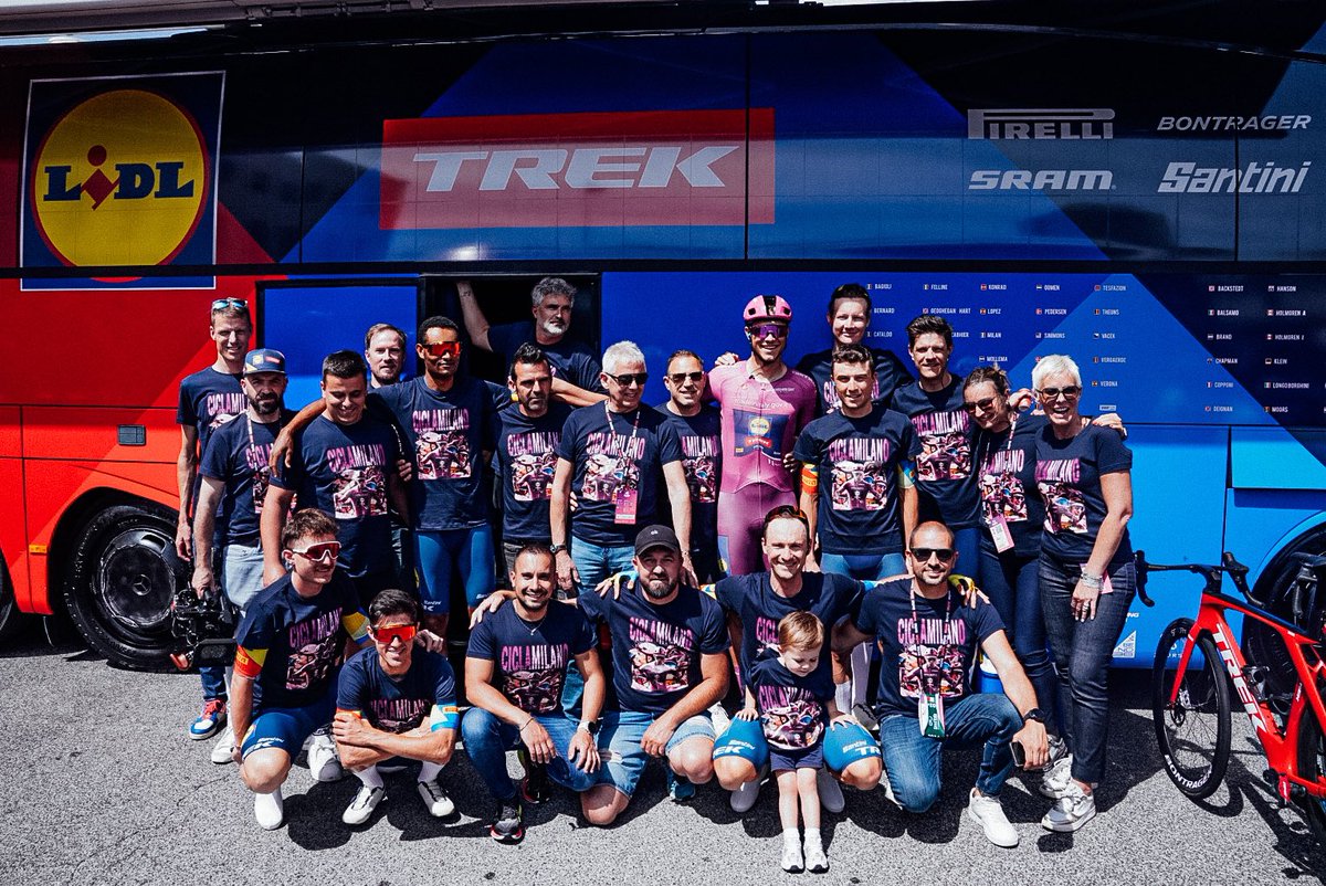 Congrats Team! A great performance on the road and a super team spirit on and off the bike 👊

#Giroditalia