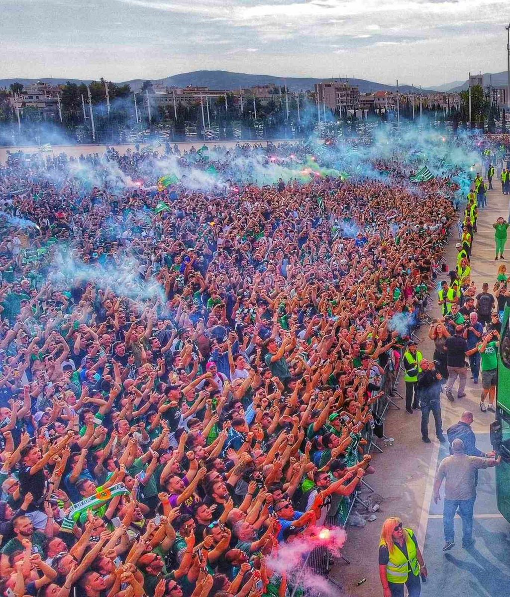 AlexisAlex1977's tweet photo. Σκέψου να είχαμε και ποδόσφαιρο⚽️⚽️☘️☘️☘️
#paobc #paofc #pao #panathinaikos #gate13 #greece #green #paoaktor https://t.co/17drSLjgj9
