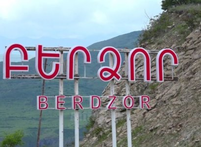 #ArtsakhCulturalGenocide continues.
The terrorist state of #azerbaijan destroyed the monument dedicated to the martyrs of #Berdzor, #Artsakh.

@unesco is dead silent of course.

#SanctionAzerbaijan