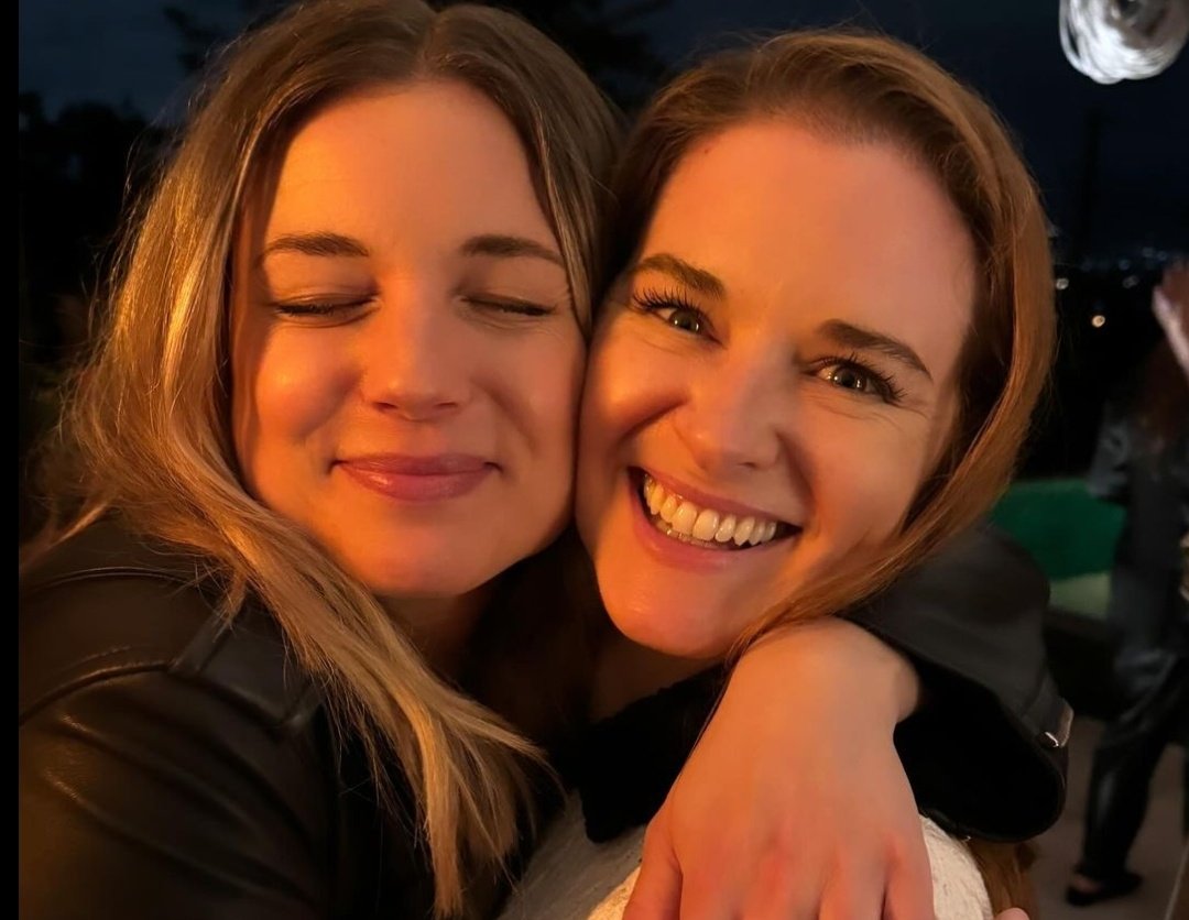 EMILY AND SARAH SELFIE TOGETHER!!!! A WIN FOR EVERWOOD NATION!!!!