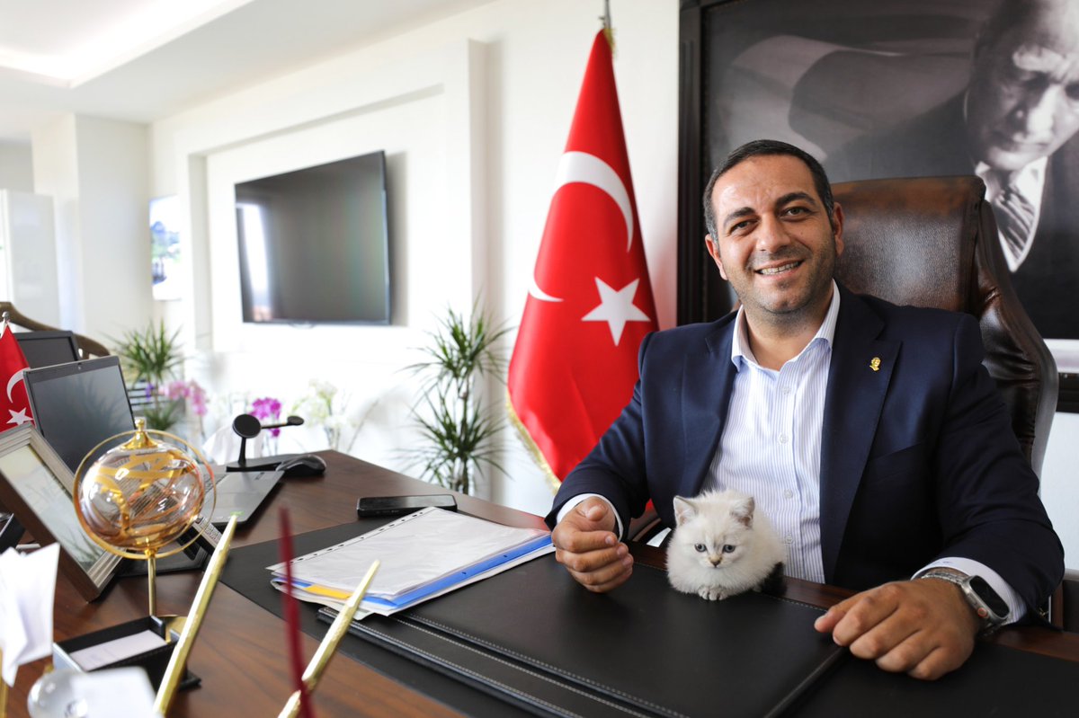 Belediye Başkanımız Erman Uzun'un yeni çalışma arkadaşı Lili, görevine başladı. @ermanuzuneu