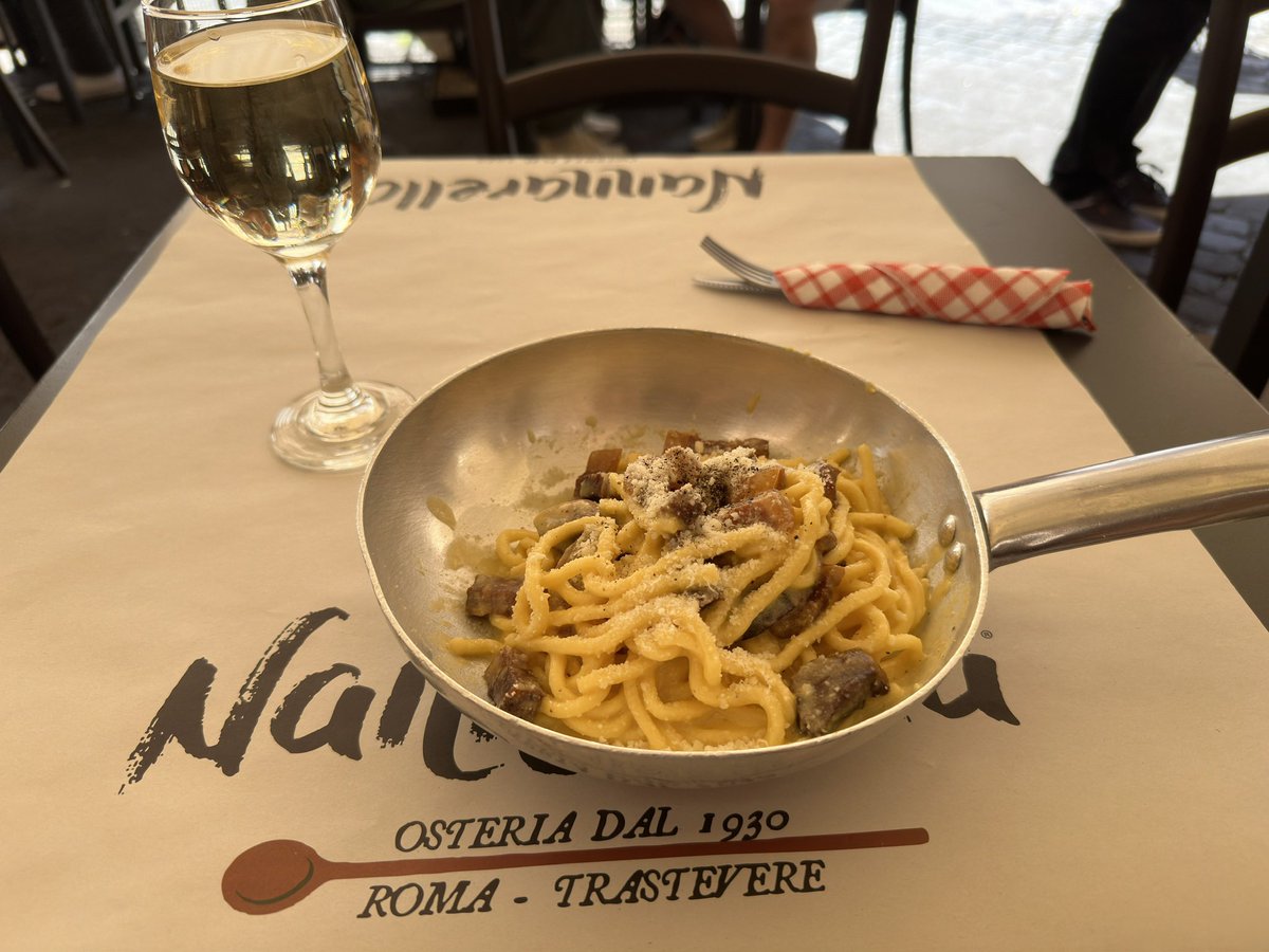 MTGOjeda's tweet photo. Hoy no hay podcast. Vuelvo el miércoles que estoy en Roma pasando un par de días después del #LECNaples 🍝🏛️ https://t.co/rl2zWAZ1Yj