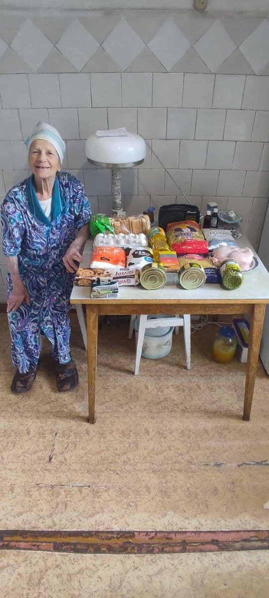 I’ll be asking folks for usual financial support for my projects but I wanna highlight some Ukrainian projects that deserve your hard-earned cash. Let’s start with the work of @JuliaSubbotina1, whose org delivers groceries to elderly people every month. Most of these people are