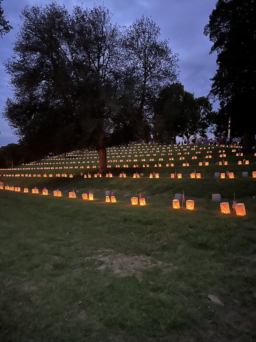 shonbrodie's tweet photo. Fredericksburg VA does a great job of honoring the fallen by collectively remembering. https://t.co/s3zPzKBHco