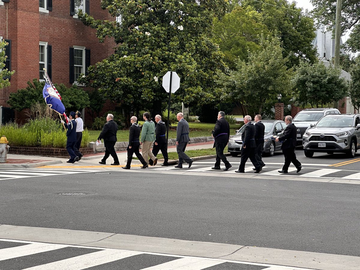 shonbrodie's tweet photo. Fredericksburg VA does a great job of honoring the fallen by collectively remembering. https://t.co/s3zPzKBHco