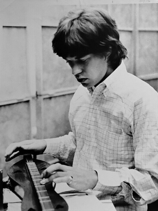 #MickJagger playing #BrianJones 1st #dulcimer. RCA Studios, Los Angeles, #USA. March 1966. According to The Rock & Roll Hall of Fame, this dulcimer was built by Bel Kindy in 1965 and bought by Brian at McCabes Guitar Shop in Los Angeles. With thanks to @thatstoneslady