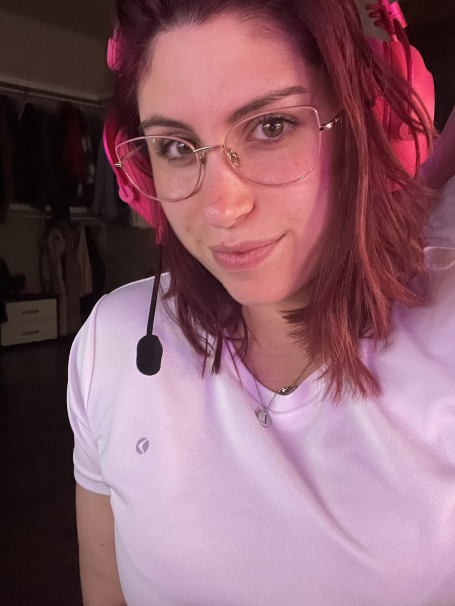 lowliitaa's tweet photo. Tamos en directito henteeeee 
https://t.co/wDqyNQoFa8 ❤️❤️❤️❤️❤️ https://t.co/WhkOsQ39Xs