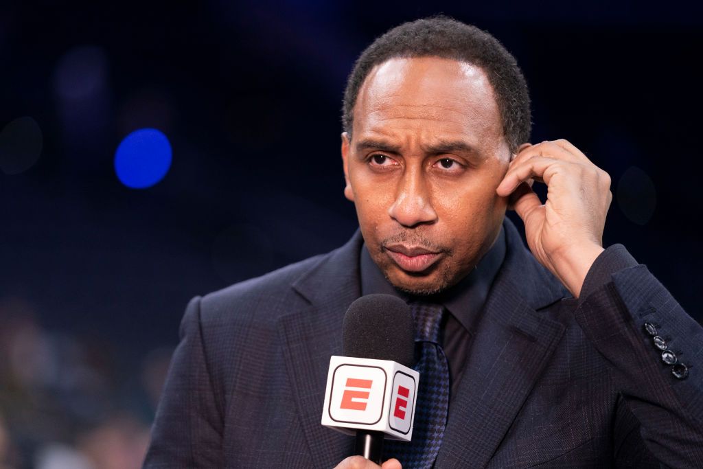 TheBackPage's tweet image. We need to have an intellectually honest conversation about @stephenasmith , "journalism" and the lie that persists over at ESPN.
Stephen A. Smith isn't a journalist. Unfortunately, most people are unwilling to speak this. We can get to why that is another time.
Stephen A.…