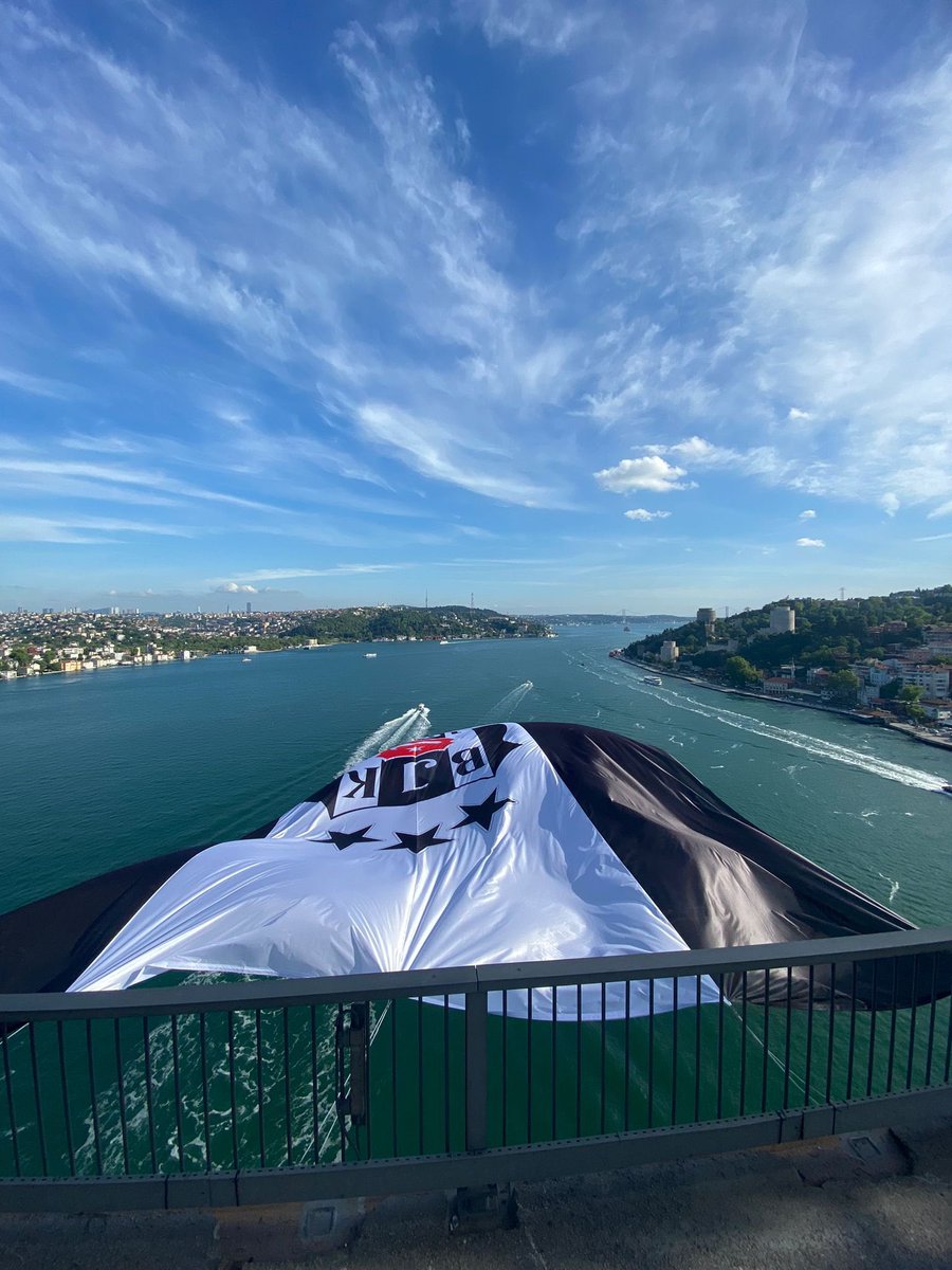 tribun_bjk's tweet photo. BOĞAZ’IN EFENDİSİ, İSTANBUL’UN SAHİBİ! 😉

Şanlı bayrağımız, Fatih Sultan Mehmet Köprüsü’nde yerini aldı. https://t.co/jVCOty0xyF