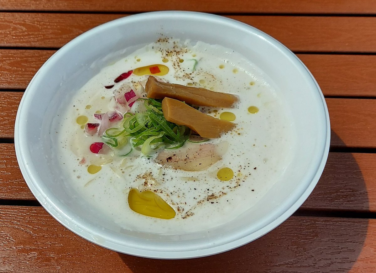 最近できた裏路地ラーメンテラスにある 「麺 鍾馗(めん しょうき)」の🍜トリュフ香る特製塩白湯らぁ麺🍥 めっちゃオススメです！