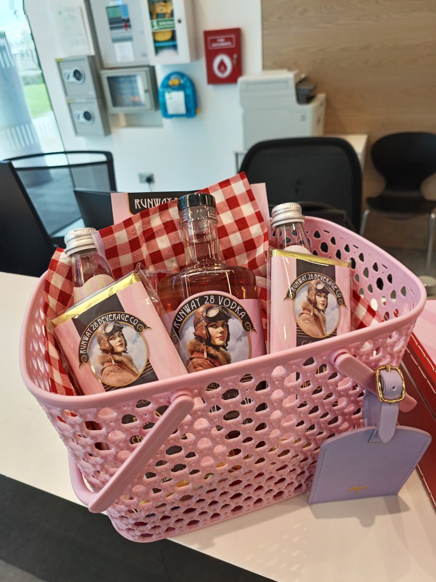 Runway28G's tweet photo. When I get the opportunity to hand deliver samples, it's always an exciting day for me! It really does create a connection, plus most people don't think of me as the brand creator, so I always get honest feedback at reception! 😉 #deliverylady https://t.co/JjhdmVxj40