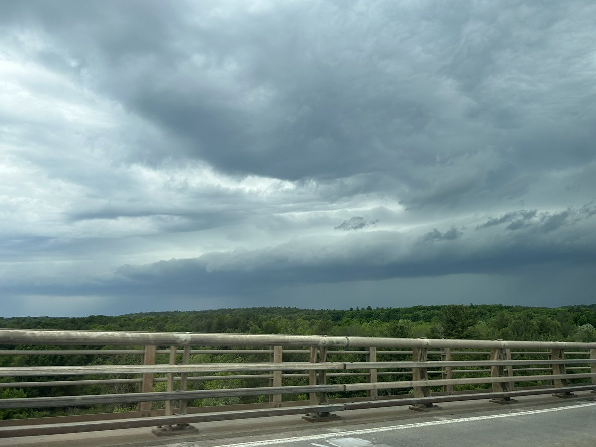 MHowardWX's tweet photo. Storm and shelf clouds nearing the Canadian-New York border! #NYWx #canadawx #storm #shelfclouds https://t.co/cvblxP51Xy