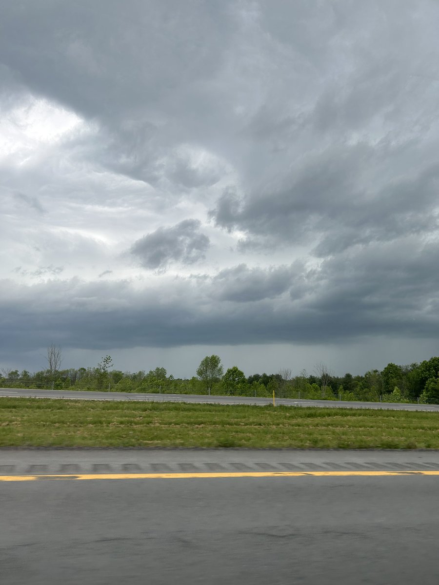 MHowardWX's tweet photo. Storm and shelf clouds nearing the Canadian-New York border! #NYWx #canadawx #storm #shelfclouds https://t.co/cvblxP51Xy