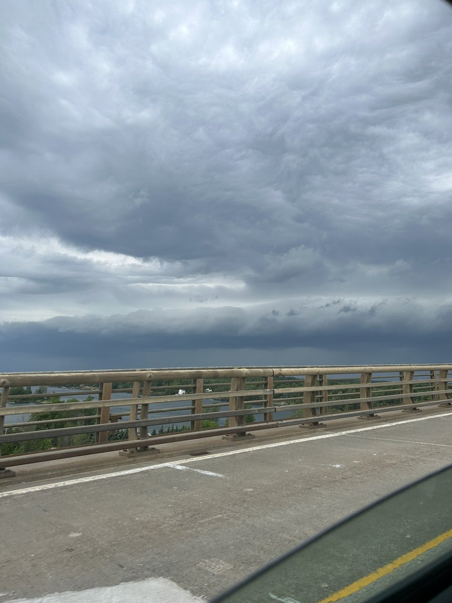 MHowardWX's tweet photo. Storm and shelf clouds nearing the Canadian-New York border! #NYWx #canadawx #storm #shelfclouds https://t.co/cvblxP51Xy