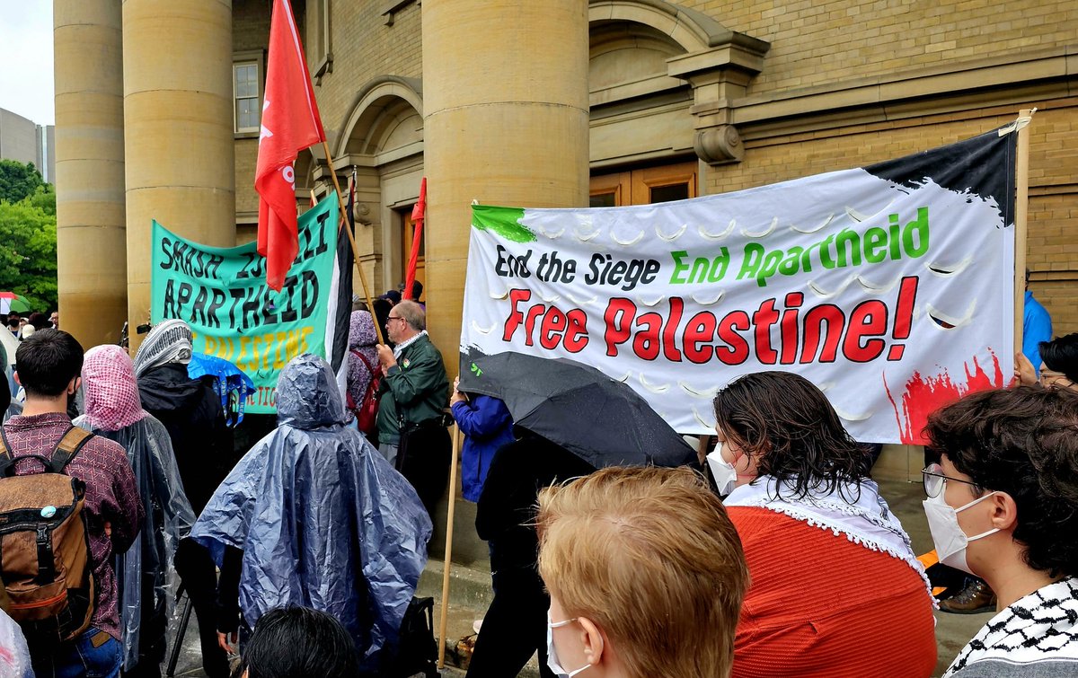 Powerful #Solidarity by @OFLabour sending a strong message to @UofT - respect peaceful protest & know we stand with those in encampments - it's time to be on the right side of history #disclose #divest - proud @CUPEOntario members joined so many others