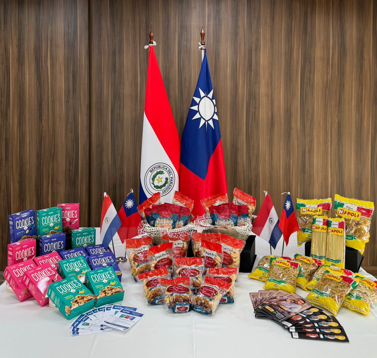 TW_Paraguay's tweet photo. ¡Paraguay presente en #FoodTaipei2024! 🇵🇾🍽️ 

Las #Mipymes del rubro alimenticio como @DelibebePy, @napoliparaguay y las #HijasdeFelicianadeFariña están listas para mostrar la excelencia de los productos paraguayos de primera calidad en #Taiwán. 🇵🇾🤝🇹🇼

¡Oportunidad para promover la calidad y diversidad de la gastronomía paraguaya en el mercado internacional a través de esta vitrina en 🇹🇼! #TaiwanAmigoySocio