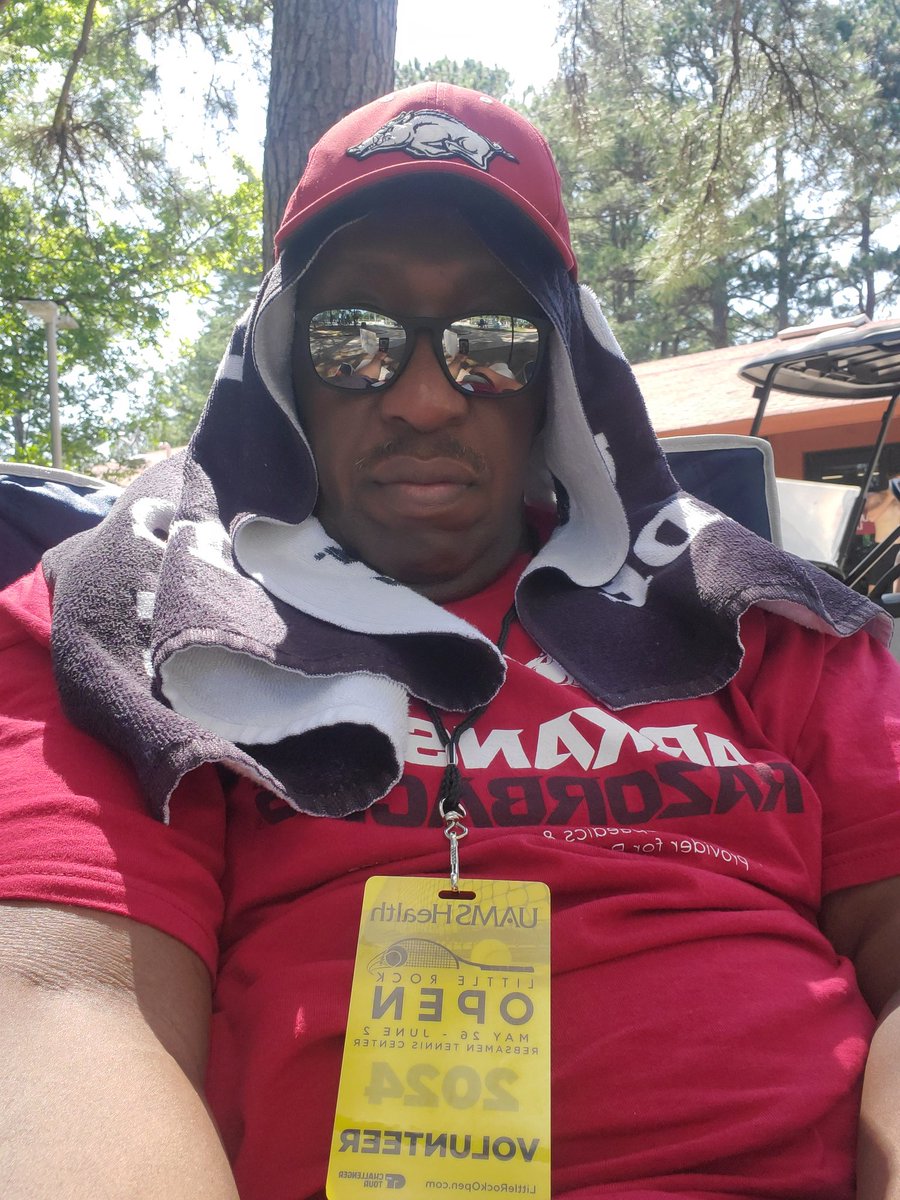 NateTidwell86's tweet photo. Volunteering at the @littlerockopen. #uamscancer #uamshealth #ATPChallenger #LittleRockOpen https://t.co/0mis5QMohx