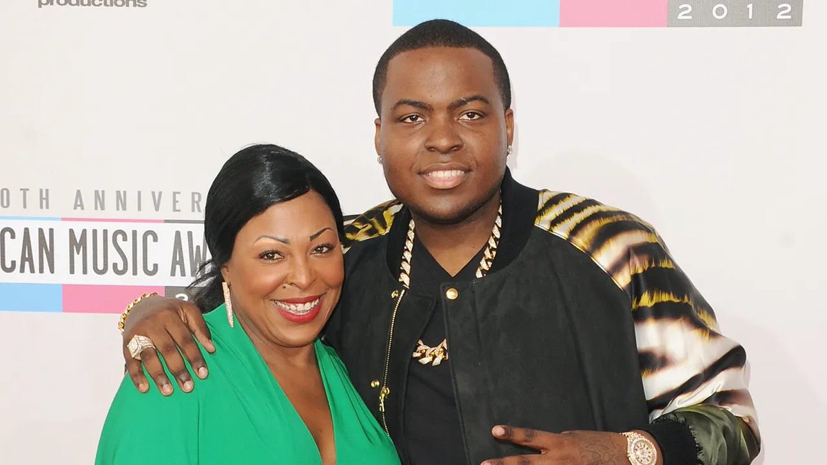 Sean Kingston's Mom Bails Out Of Jail After Fraud And Theft Arrest worldwrapfederation.com/profiles/blogs… @SCURRYLIFEDJs @WORLDWRAPMODELS @SCURRYPROMO @WorldWrap @SADADAY @7EVENefx