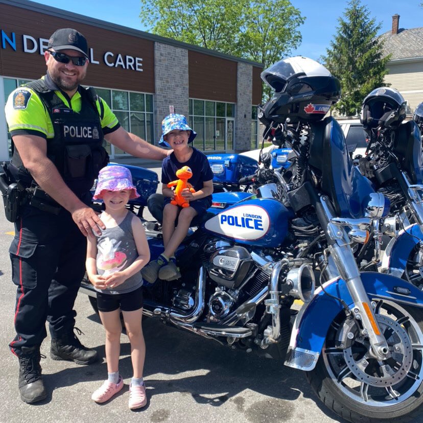 Community connection is what we are all about at the LPS! While on the job, we came across these little ones who were eager to learn more about what we do and take a look at our motorcycles. 😄 It's moments like these that remind us why we love serving the #LdnOnt community.