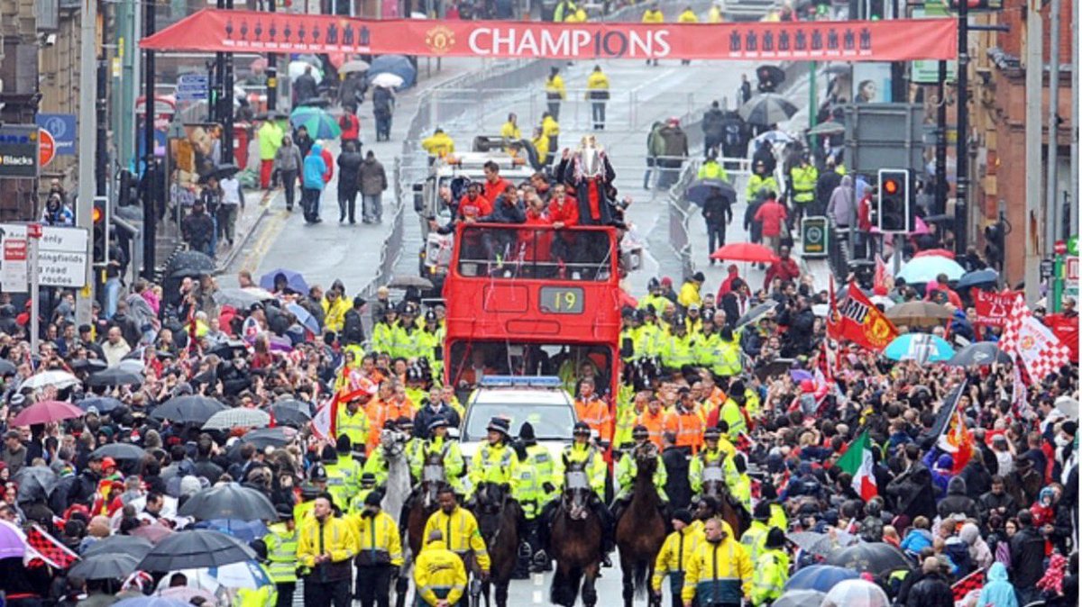 ErlingRoIe's tweet photo. Manchester United Parade in 2011… https://t.co/TqHj51pqUv