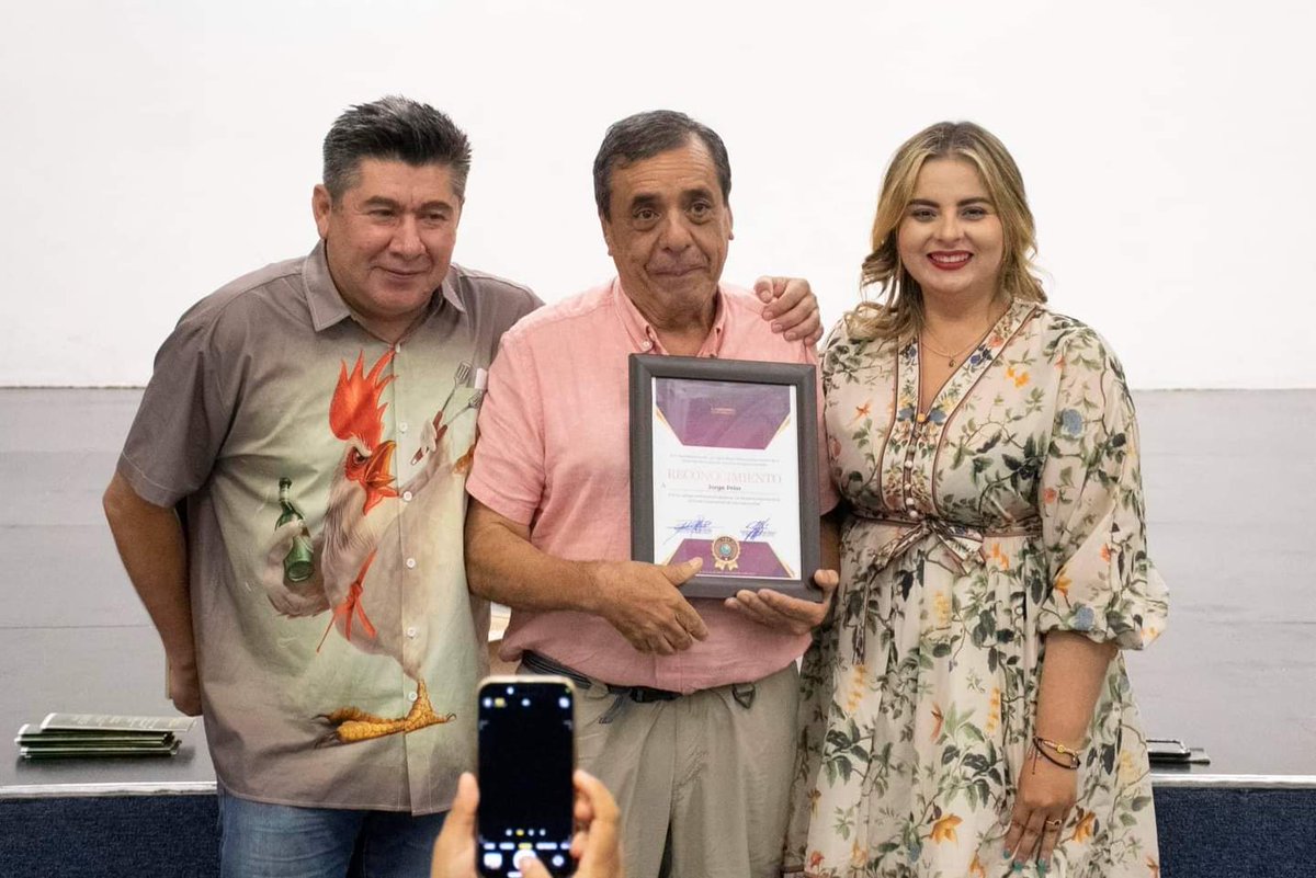 En la recién concluida Muestra Cine Club Documental de Los Cabos, el cineasta @PRIORJORGE fue distinguido tras presentar su película #ElCarretónDelDesierto.