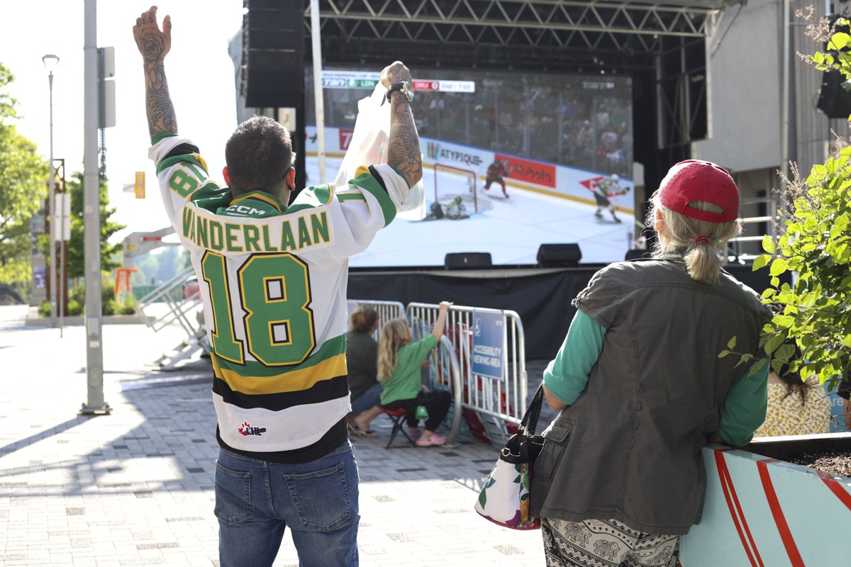 It was great to see so many Londoners come out to @DundasPlace on Saturday to support the @LondonKnights. We want you to do it again! Game 2 is tonight at 7:30 p.m. Load up that team spirit and come on down with friends and family to the heart of London! london.ca/newsroom/featu…