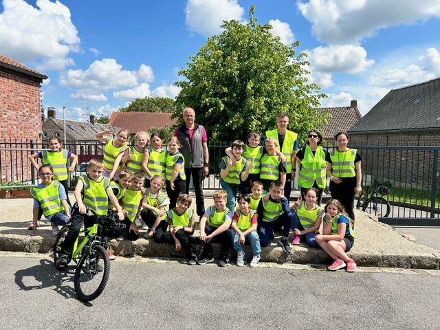 USEP59's tweet photo. Validation du SRAV  pour 3 assos Usep du Cambrésis ce jeudi 23 mai 2024🚴‍♂️
Bravo à tous pour ce beau projet ! 
@AcLille @Agence_du_Sport @departement59 @usepnationale https://t.co/hETNjFLc6n