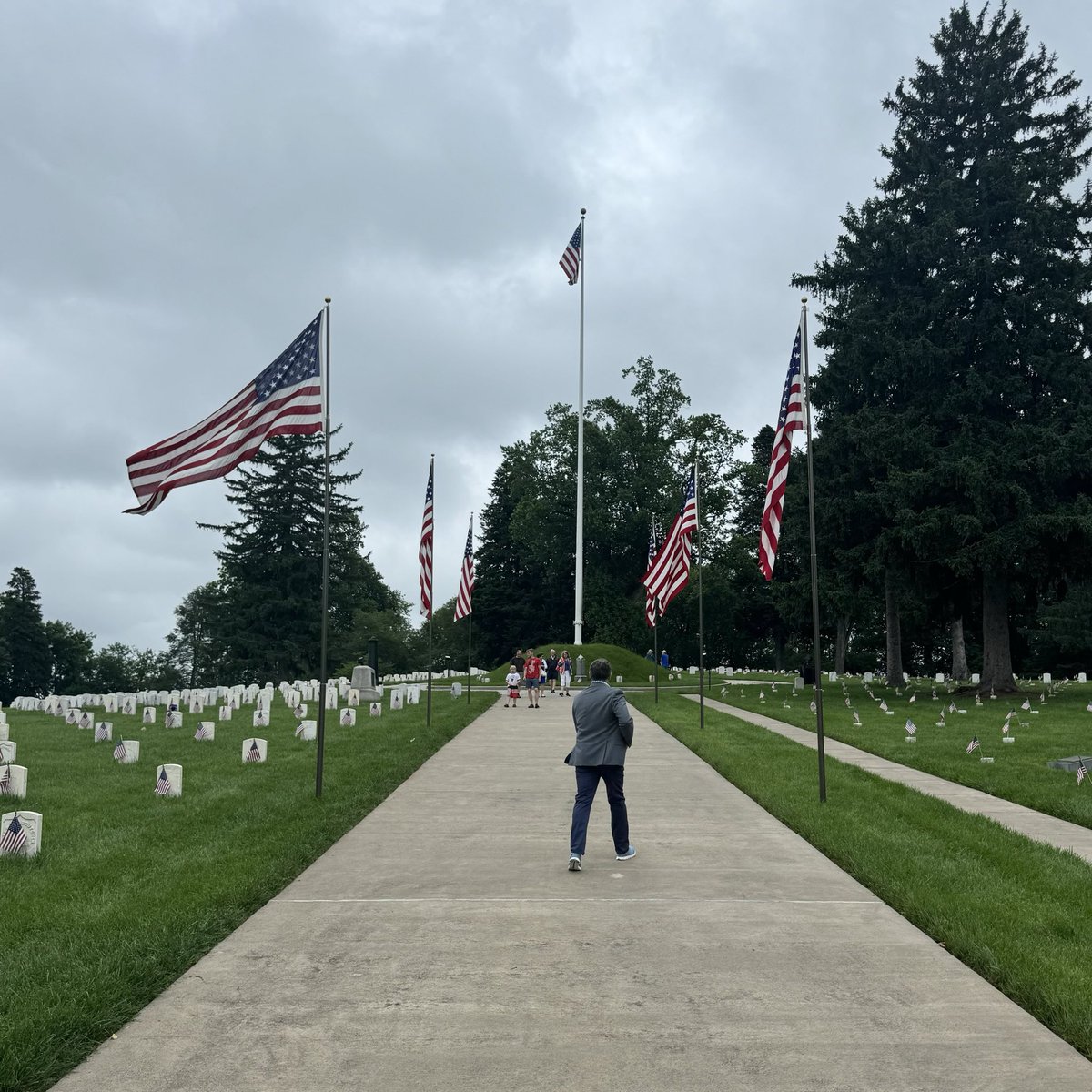 In Fredericksburg and Culpeper this morning at their National Cemeteries to begin Memorial Day. 

Landmarks like these are so important to ensuring we never forget the service of those who came before us, and provide our community a place to honor their sacrifice together.