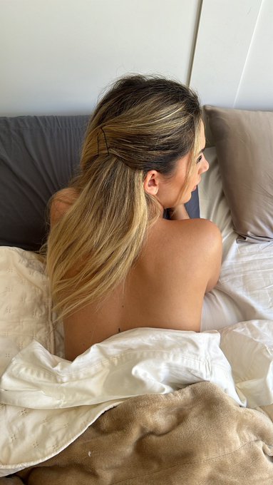 Non dimenticare, stasera alle 22:30 sar&ograve; in live! 😍   Prepara i popcorn e raggiungimi sul mio profilo