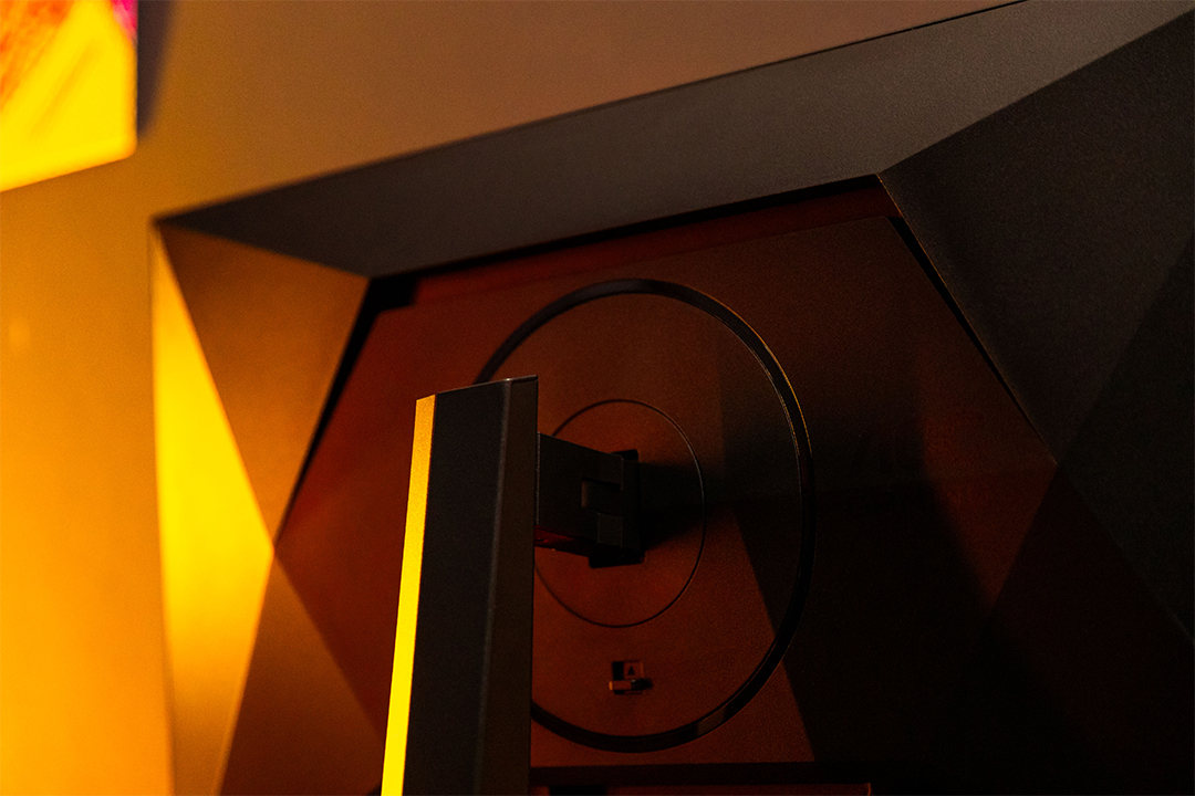 AGONbyAOC's tweet image. Our G4 series is comprised by battle-first, clutch-ready monitors featuring:
🖼️ #frameless, stealth design for complete focus
💥 #Esports-ready base to maximize your desk space