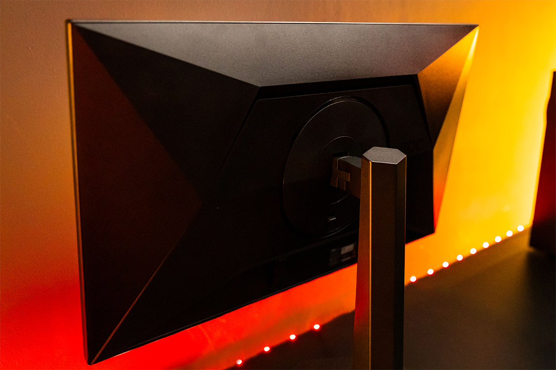 AGONbyAOC's tweet image. Our G4 series is comprised by battle-first, clutch-ready monitors featuring:
🖼️ #frameless, stealth design for complete focus
💥 #Esports-ready base to maximize your desk space