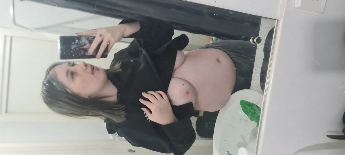 brattysavannahx's tweet photo. Kaboobies 🔥💋
Hehe , message for more of me thick afff body 😋 
#BUYINGCONTENT #buying #sellingsessions #selling #buyingcontent #thick #DADDY #kinky #nsfw #horny #fuckme #baby #repost #like #hot #mirror #selfie #paypal #payid #availblenow https://t.co/a0GA6sgiv0
