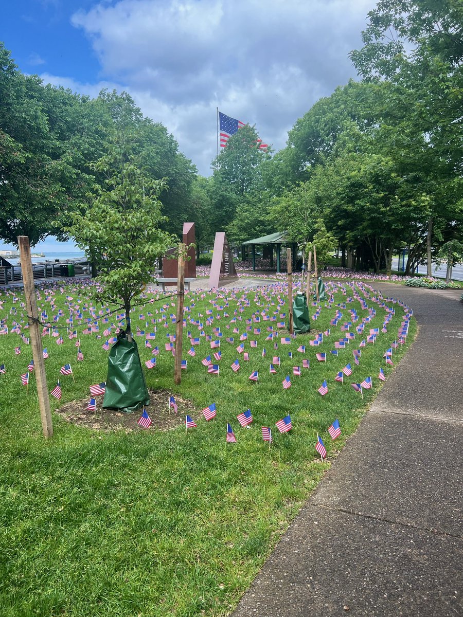 BrycesIceCream's tweet photo. Today and everyday, we remember those who made the ultimate sacrifice. 

Forever our heroes. 🇺🇸 https://t.co/M73pk6vQLi